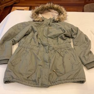 woman’s multi season hooded coat Color is green size 18/20